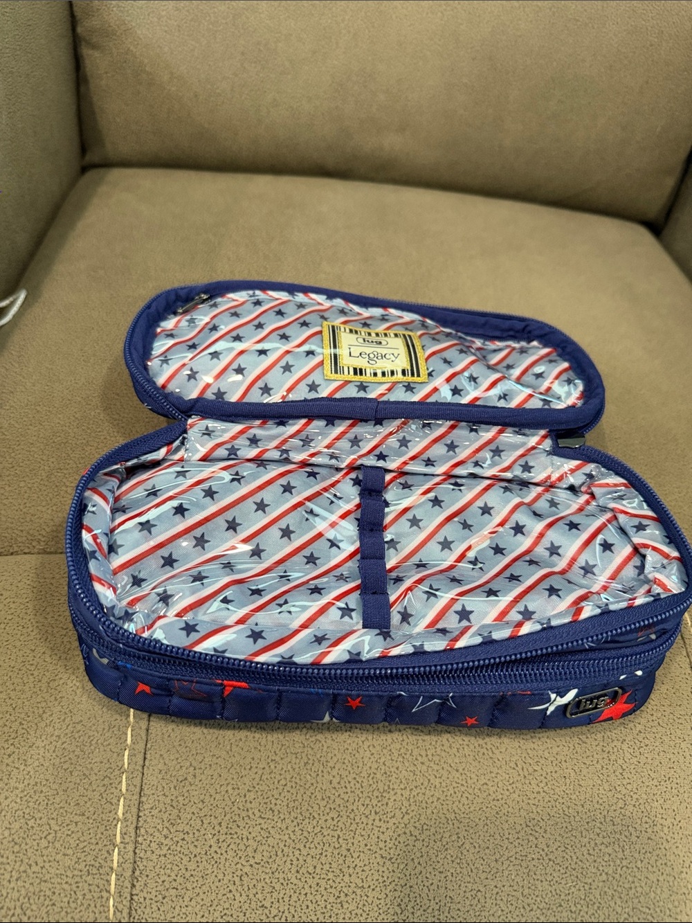 Lug Star-Spangled Banner double-decker cosmetic case new with tags - Picture 3 of 4